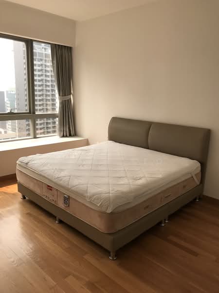One Shenton, 1 Shenton Way, 2 Bedrooms, 1,119 sqft, Condominium For Rent, by Shane Yeo, 15134248 - Master Bedroom - PropertyGuru.com.sg
