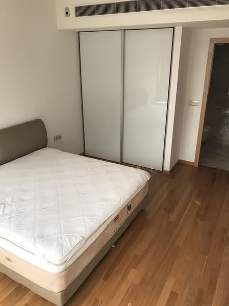 One Shenton, 1 Shenton Way, 2 Bedrooms, 1,119 sqft, Condominium For Rent, by Shane Yeo, 15134248 - Master Bedroom - PropertyGuru.com.sg