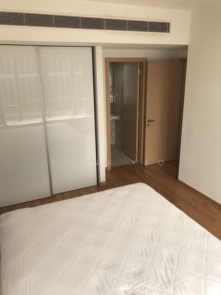One Shenton, 1 Shenton Way, 2 Bedrooms, 1,119 sqft, Condominium For Rent, by Shane Yeo, 15134248 - Master Bedroom - PropertyGuru.com.sg