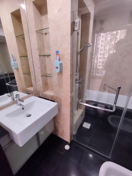 Grandeur 8, 2 Ang Mo Kio Central 3, 3 Bedrooms, 1,227 sqft, Condominium For Rent, by William Koh Chi Liang, 15324104 - Master Bathroom - PropertyGuru.com.sg