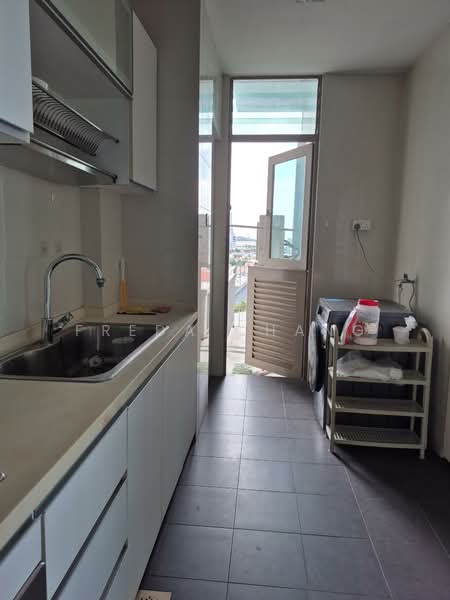 Crystal Heights, 75 Pasir Panjang Hill, 3 Bedrooms, 1,108 sqft, Apartment For Rent, by Freda Chang, 15411967 - PropertyGuru.com.sg