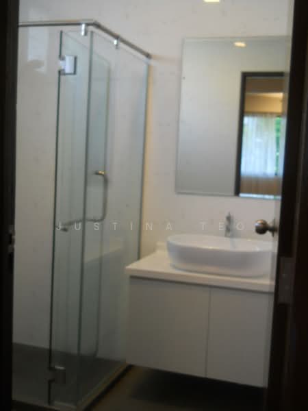Upper Neram Road, Upper Neram Road, 5 Bedrooms, 2,400 sqft, Semi-Detached House For Rent, by Justina Teo, 15497053 - Master Toilet - PropertyGuru.com.sg