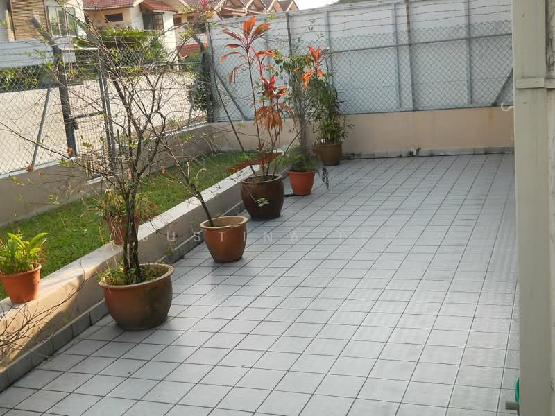 Upper Neram Road, Upper Neram Road, 5 Bedrooms, 2,400 sqft, Semi-Detached House For Rent, by Justina Teo, 15497053 - Back Yard - PropertyGuru.com.sg