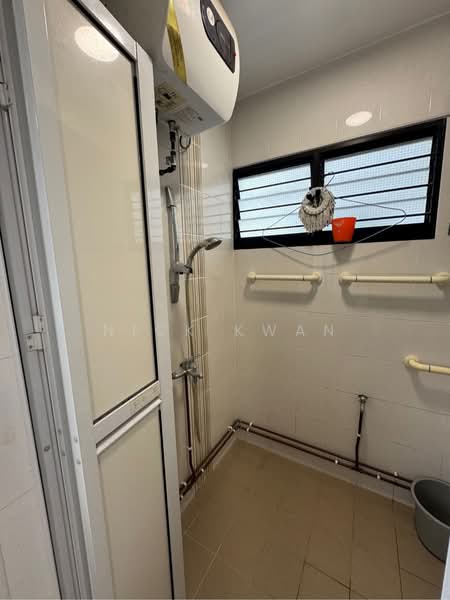 163 Tampines Street 12, 163 Tampines Street 12, 3 Bedrooms, 1,119 sqft, HDB Flat For Rent, by Nick Kwan, 15523521 - Bathroom - PropertyGuru.com.sg