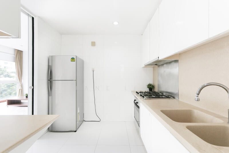 Bright and Spacious Kitchen