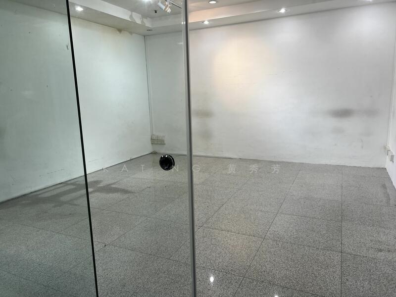 Bukit Timah Shopping Centre, 170 Upper Bukit Timah Road, 237 sqft, Mall Shop For Sale, by Kat Ng 黄秀芳, 16413455 - CommercialGuru.com.sg