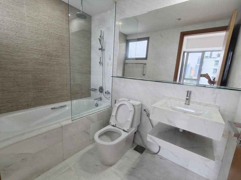 Vista Residences, 26 Jalan Datoh, Balestier / Toa Payoh, 2 Bedrooms, 904 sqft, Condominium For Rent, by Febrina L, 16484319 - Master bath - PropertyGuru.com.sg