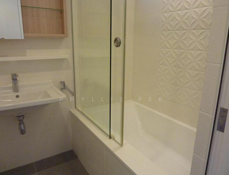 Master Bath with Bathtub