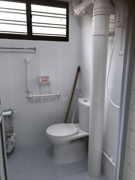 136 Bukit Batok West Avenue 6, 136 Bukit Batok West Avenue 6, Dairy Farm / Bukit Panjang / Choa Chu Kang, 2 Bedrooms, 882 sqft, HDB Flat For Rent, by Keith Toh, 16678444 - Common toilet - PropertyGuru.com.sg
