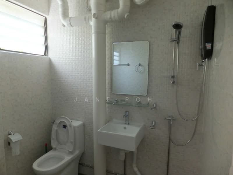 106 Jurong East Street 13, 106 Jurong East Street 13, 3 Bedrooms, 1,227 sqft, HDB Flat For Rent, by Jane Poh, 16716335 - Common Bathroom - PropertyGuru.com.sg