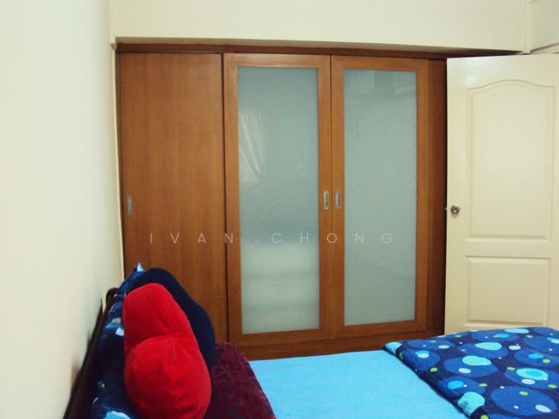 Holland Village MRT Great Condition 2 plus utility, Holland Close, 2 Bedrooms, 743 sqft, HDB Flat For Rent, by Ivan Chong, 16878697 - Large Built-in allows for plentiful storage - PropertyGuru.com.sg