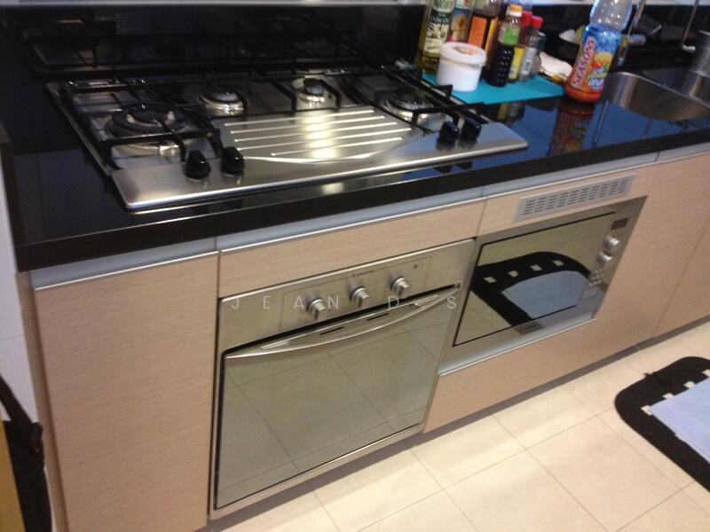 Comes with Oven and Microwave