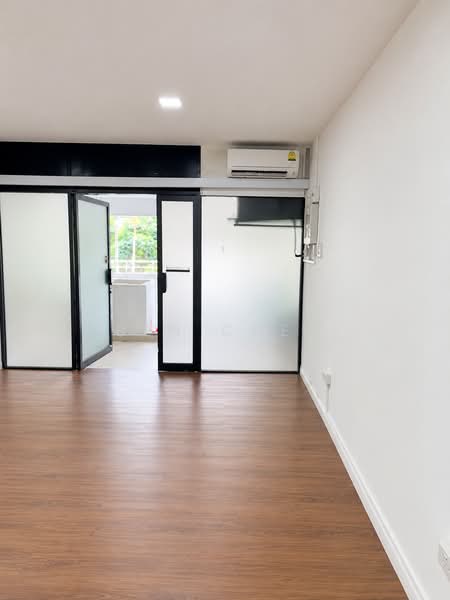 Teresa Ville, 1001 Lower Delta Road, Harbourfront / Telok Blangah, 452 sqft, Office For Rent, by Ben Chew, 17182560 - CommercialGuru.com.sg
