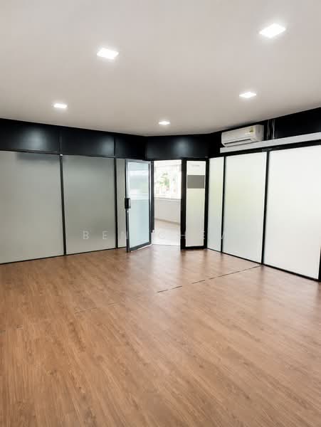 Teresa Ville, 1001 Lower Delta Road, Harbourfront / Telok Blangah, 452 sqft, Office For Rent, by Ben Chew, 17182560 - CommercialGuru.com.sg