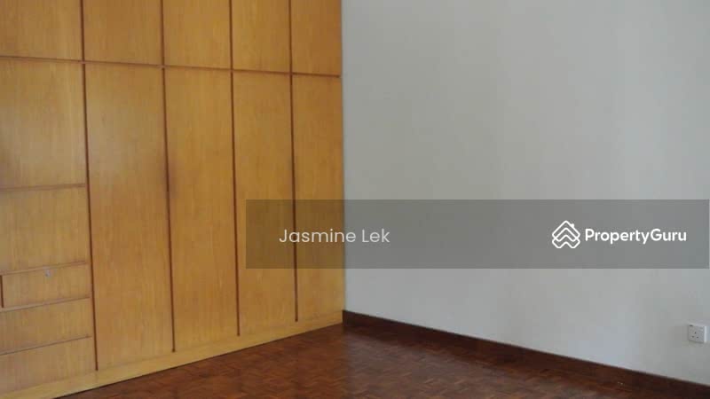 mugliston walk, Mugliston Walk, 3 Bedrooms, 2,500 sqft, Terraced House For Rent, by Jasmine Lek, 17194936 - Master bedroom with Wardrobe - PropertyGuru.com.sg
