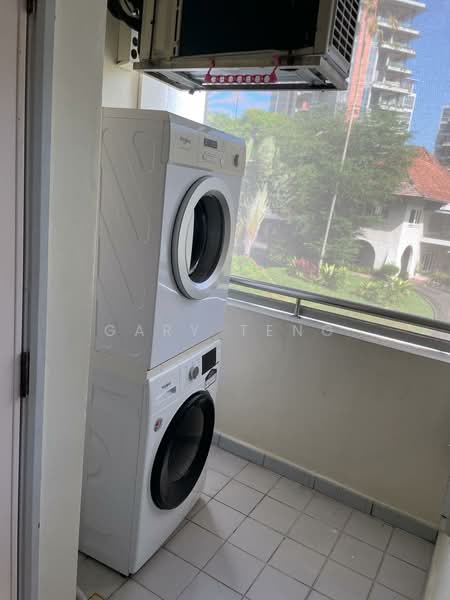 Holland Peak, 27 Holland Hill, 3 Bedrooms, 1,474 sqft, Condominium For Rent, by Gary Teng, 17266790 - Laundry yard with washing machine and dryer - PropertyGuru.com.sg