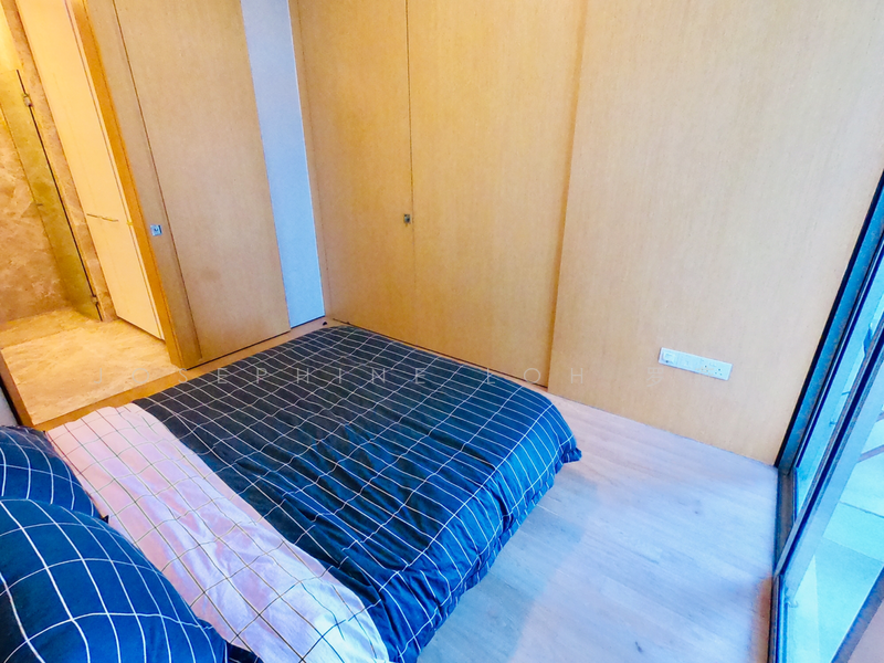 Privacy sliding door