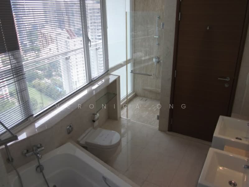 Saint Thomas Suites, 33 St Thomas Walk, 3 Bedrooms, 1,819 sqft, Condominium For Rent, by Veronica Ong, 17559695 - master bathroom - PropertyGuru.com.sg