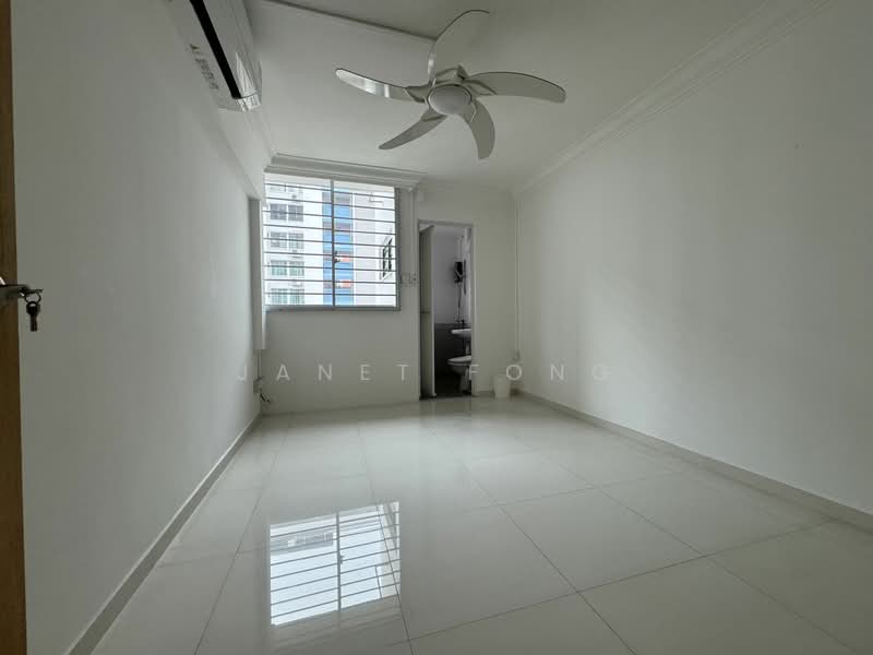 327 Serangoon Avenue 3, 327 Serangoon Avenue 3, 3 Bedrooms, 904 sqft, HDB Flat For Rent, by Janet Fong, 17782835 - PropertyGuru.com.sg
