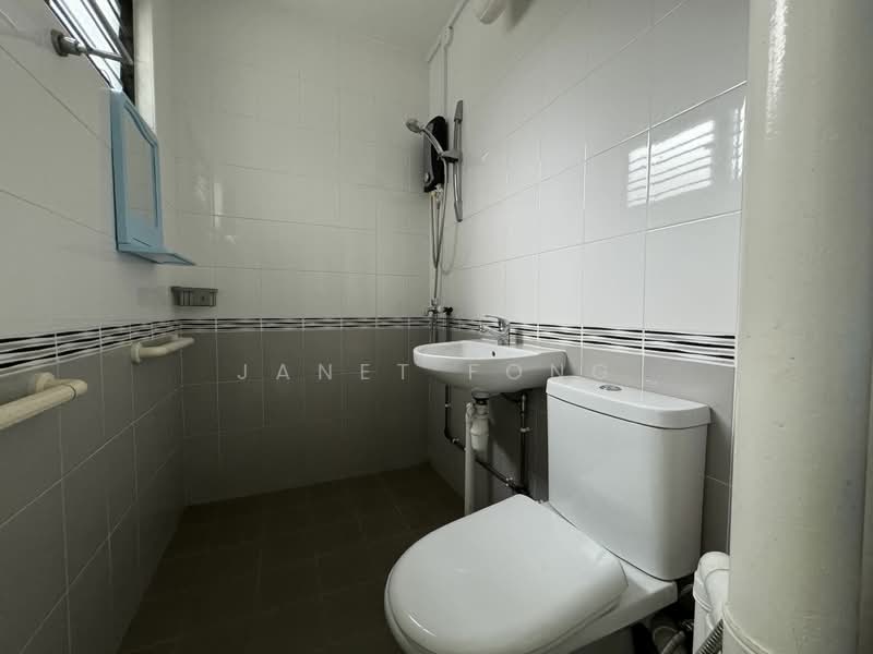 327 Serangoon Avenue 3, 327 Serangoon Avenue 3, 3 Bedrooms, 904 sqft, HDB Flat For Rent, by Janet Fong, 17782835 - PropertyGuru.com.sg