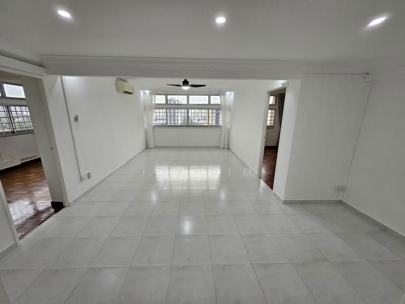 130 Clarence Lane, 130 Clarence Lane, Alexandra / Commonwealth, 3 Bedrooms, 1,100 sqft, HDB Flat For Rent, by Joe Sim, 17789448 - Living & Dining - PropertyGuru.com.sg