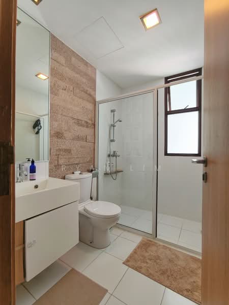 Varsity Park Condominium, 34 West Coast Road, 3 Bedrooms, 2,325 sqft, Condominium For Rent, by Ryan Lim, 17797024 - Common Bath - PropertyGuru.com.sg