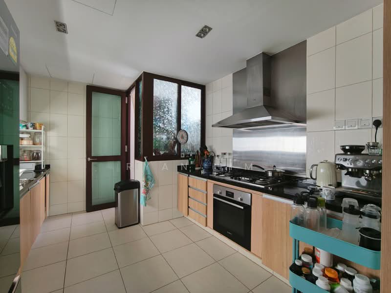 Varsity Park Condominium, 34 West Coast Road, 3 Bedrooms, 2,325 sqft, Condominium For Rent, by Ryan Lim, 17797024 - Kitchen - PropertyGuru.com.sg