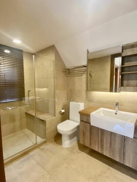 Eleven @ Holland, 11 Holland Link, 5 Bedrooms, 3,735 sqft, Cluster House For Rent, by Rachel Tan, 17825120 - Master bathroom - PropertyGuru.com.sg