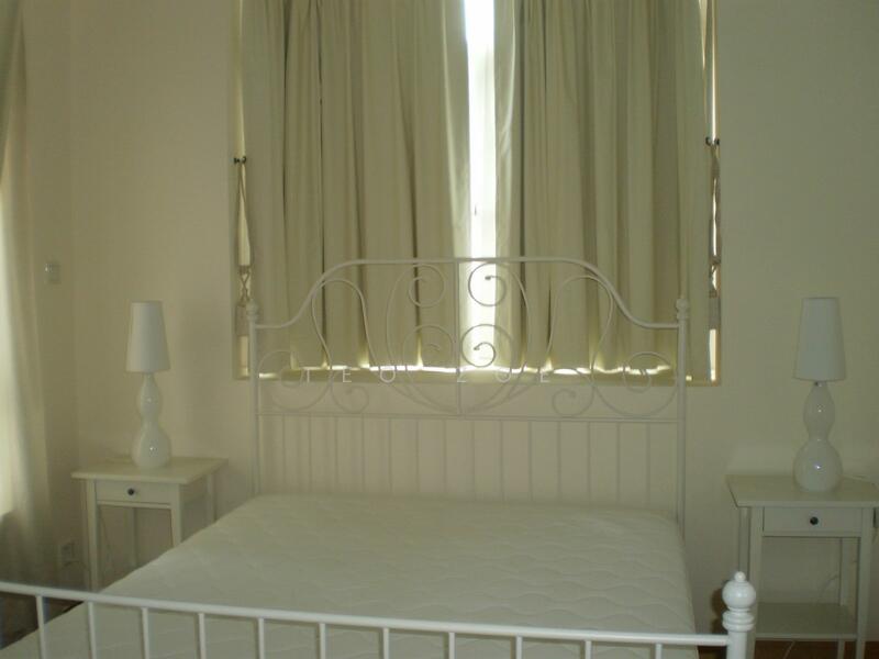 Robertson 100, 100 Robertson Quay, 2 Bedrooms, 872 sqft, Apartment For Rent, by Teo Zoe, 17843470 - Master Bedroom - PropertyGuru.com.sg