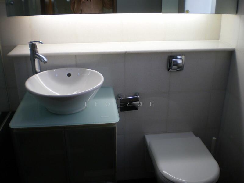 Robertson 100, 100 Robertson Quay, 2 Bedrooms, 872 sqft, Apartment For Rent, by Teo Zoe, 17843470 - Master Bathroom - PropertyGuru.com.sg