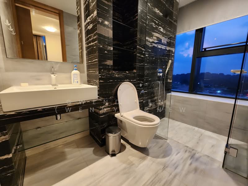 Cube 8, 376 Thomson Road, 2 Bedrooms, 926 sqft, Condominium For Rent, by Gwendelene (Wendy) Chew, 17845812 - Master Bathroom - PropertyGuru.com.sg