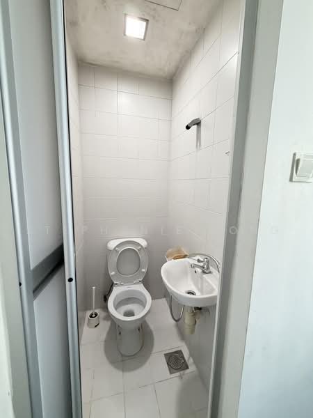 Twin Regency, 26 Kim Tian Road, 3 Bedrooms, 1,216 sqft, Condominium For Rent, by Stephanie Yong, 17869210 - PropertyGuru.com.sg
