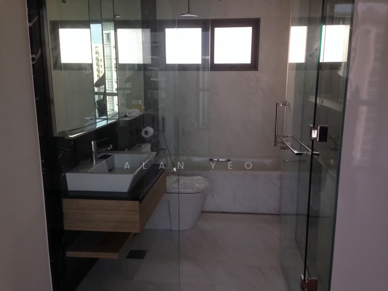The Shore Residences, 81 Amber Road, 3 Bedrooms, 1,141 sqft, Condominium For Rent, by Alan Yeo, 17889030 - Master bath - PropertyGuru.com.sg
