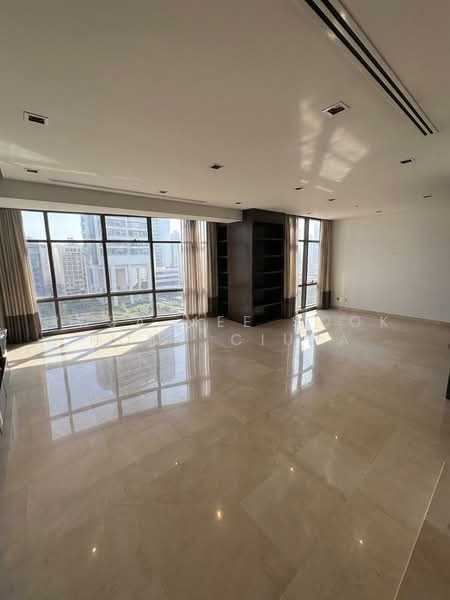Four Seasons Park, 8 Cuscaden Walk, 3 Bedrooms, 2,260 sqft, Condominium For Rent, by Rosa Mee Sook Hong Ciupa, 17904052 - Living room from entrance - PropertyGuru.com.sg