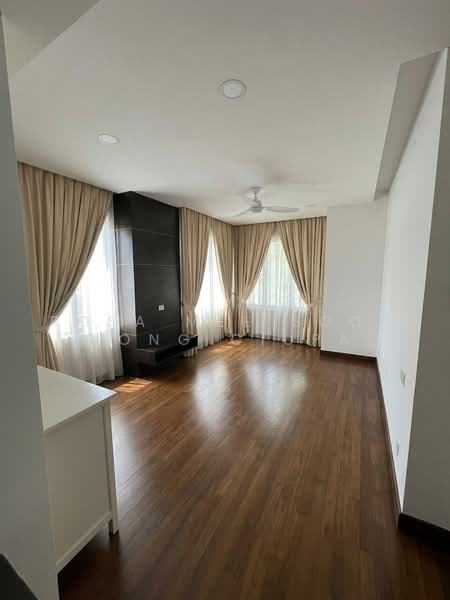 Four Seasons Park, 8 Cuscaden Walk, 3 Bedrooms, 2,260 sqft, Condominium For Rent, by Rosa Mee Sook Hong Ciupa, 17904052 - Master bedroom - PropertyGuru.com.sg