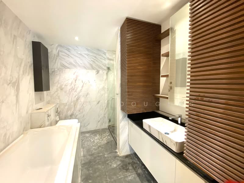 Sommerville Park, Sommerville Estate Road, 4 Bedrooms, 3,300 sqft, Cluster House For Rent, by Rachel Douglas, 17947554 - Master bathroom - PropertyGuru.com.sg