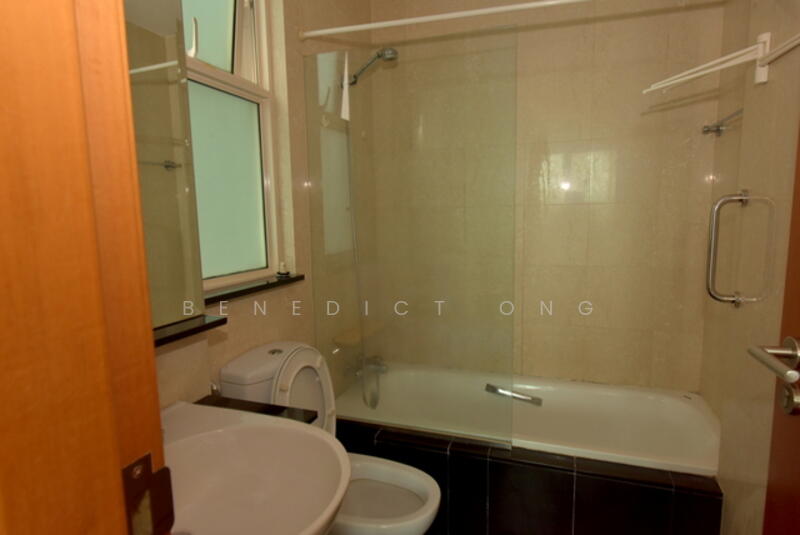 Sunglade, 7 Serangoon Avenue 2, 2 Bedrooms, 861 sqft, Condominium For Rent, by Benedict Ong, 17958743 - bathroom ensuited - PropertyGuru.com.sg