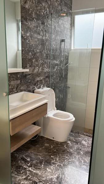 The Greenwich, 15 Seletar Road, Seletar / Yio Chu Kang, 2 Bedrooms, 904 sqft, Condominium For Rent, by Edmund Lim, 17982668 - Bathroom - PropertyGuru.com.sg