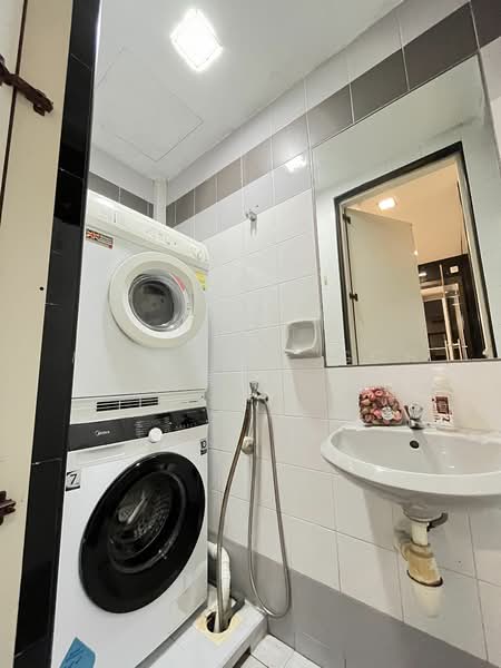 Regent Park, 26 Jalan Lempeng, 3 Bedrooms, 1,163 sqft, Condominium For Rent, by Michelle Goh 呉詩韻, 18006685 - PropertyGuru.com.sg