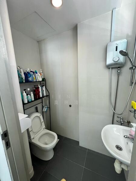 First Centre, 50 Serangoon North Avenue 4, 797 sqft, Light Industrial (B1) For Rent, by Vivien Mok (莫琍清), 18011168 - CommercialGuru.com.sg