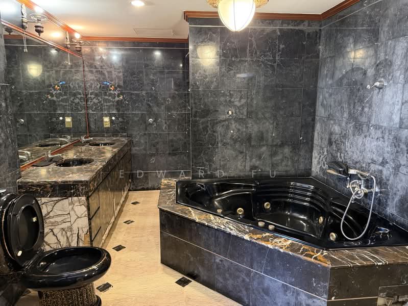 Hawaii Tower, 73 Meyer Road, 4 Bedrooms, 4,328 sqft, Condominium For Rent, by Edward Fu, 18094467 - Master toilet - PropertyGuru.com.sg