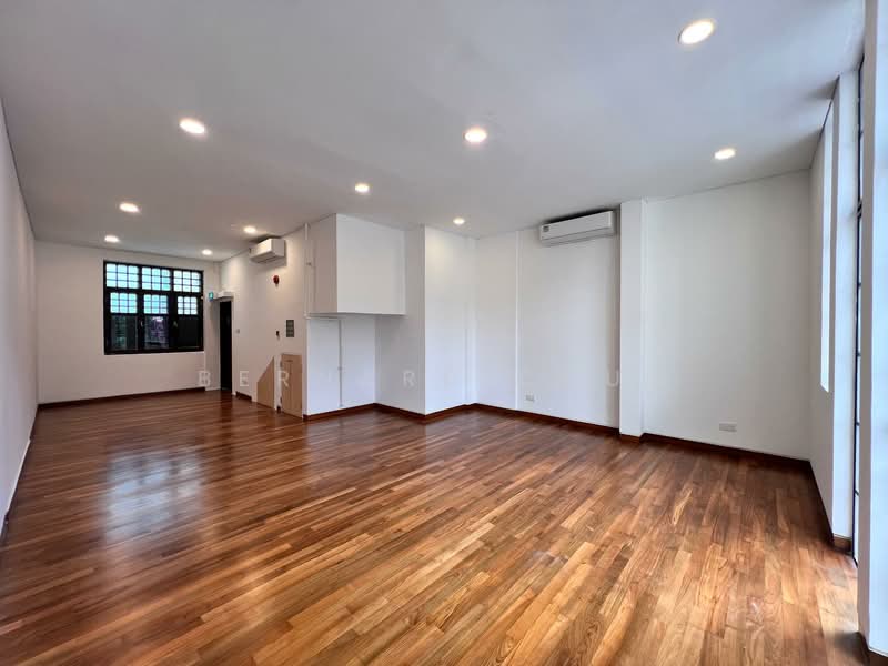 New Bridge Road, , 830 sqft, Office For Rent, by Bernard Chua, 18126953 - CommercialGuru.com.sg