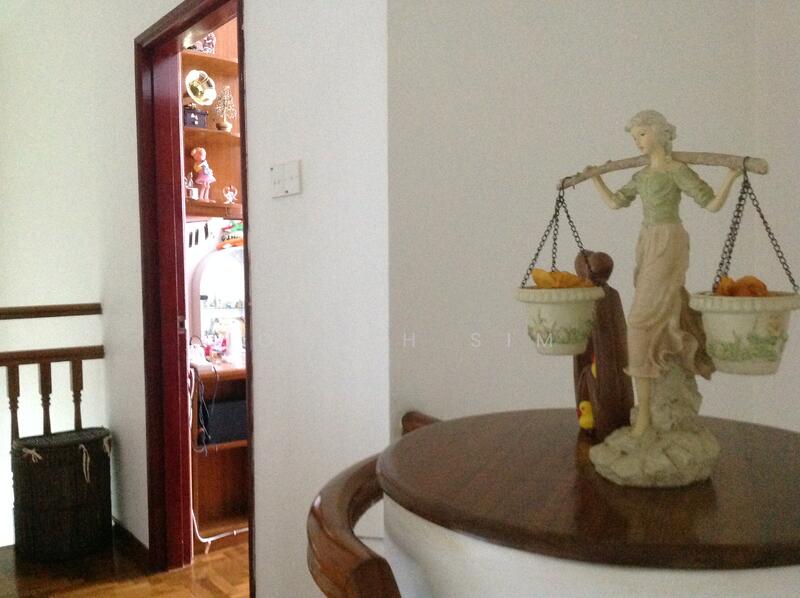THIRD STOREY WELCOMING LANDING