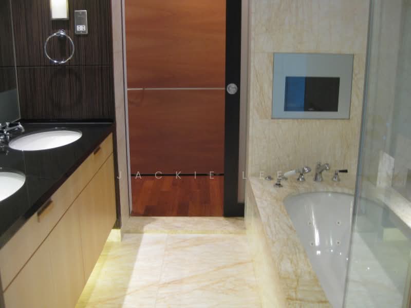 The Ladyhill, 1 Ladyhill Road, 4 Bedrooms, 2,271 sqft, Condominium For Rent, by Jackie Lee, 18282861 - Master Bathroom - PropertyGuru.com.sg