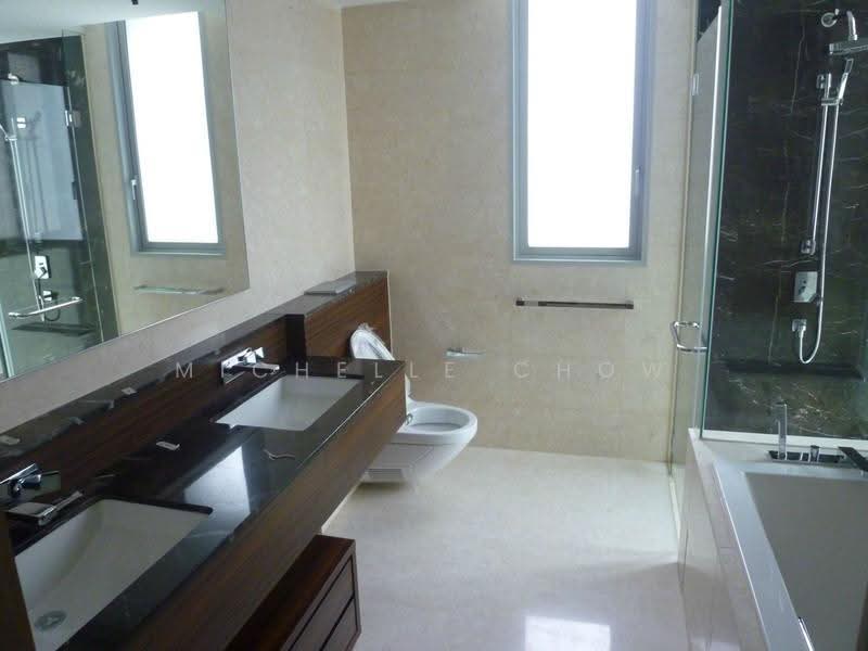 The Glyndebourne, 38 Trevose Crescent, Newton / Novena, 4 Bedrooms, 1,959 sqft, Condominium For Rent, by Michelle Chow, 18327873 - Master bathroom - PropertyGuru.com.sg