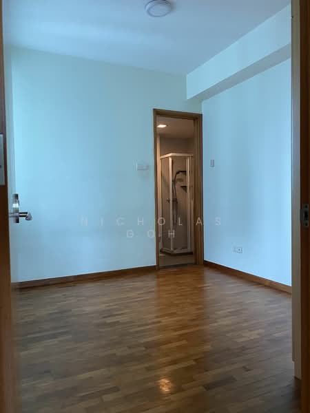 Queens, 10 Stirling Road, 4 Bedrooms, 1,410 sqft, Condominium For Rent, by Nicholas Goh, 18351122 - Junior en-suit  room. - PropertyGuru.com.sg
