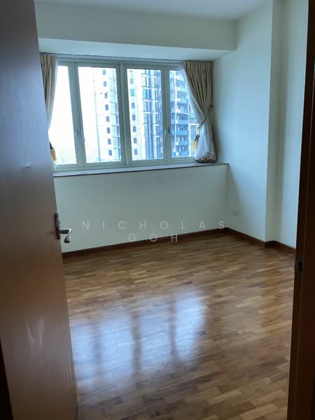 Queens, 10 Stirling Road, 4 Bedrooms, 1,410 sqft, Condominium For Rent, by Nicholas Goh, 18351122 - 2nd Bed room - PropertyGuru.com.sg