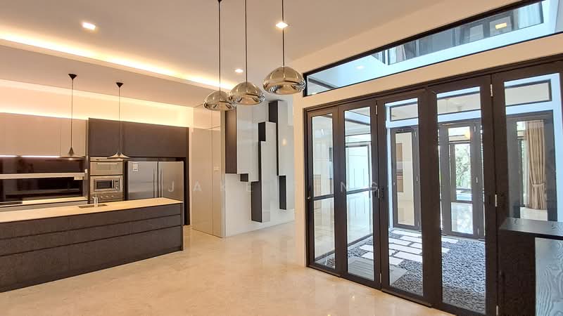 Serangoon Garden Estate, Cowdray Avenue, 5 Bedrooms, 4,000 sqft, Terraced House For Sale, by Jake Seng, 18352637 - PropertyGuru.com.sg