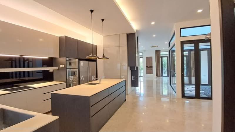 Serangoon Garden Estate, Cowdray Avenue, 5 Bedrooms, 4,000 sqft, Terraced House For Sale, by Jake Seng, 18352637 - PropertyGuru.com.sg