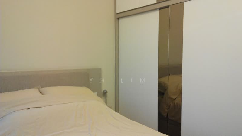 Amaninda, 329 Thomson Road, 1 Bedroom, 678 sqft, Condominium For Rent, by Yin Lim, 18365935 - large built-in wardrobes in the master bedroom - PropertyGuru.com.sg